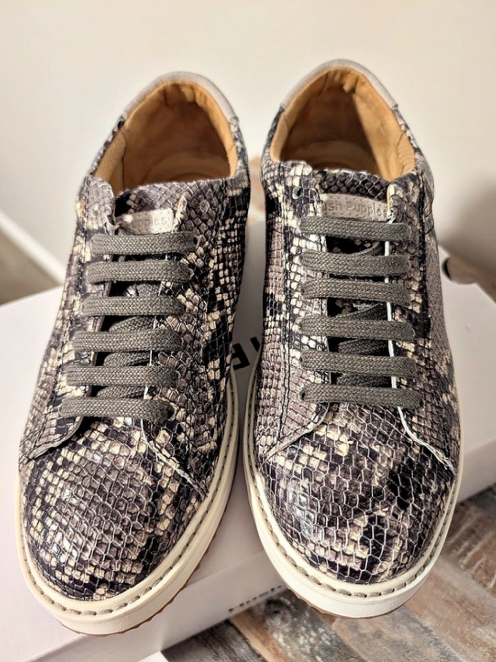 Hush Puppies Snake Print Sneakers Size 8